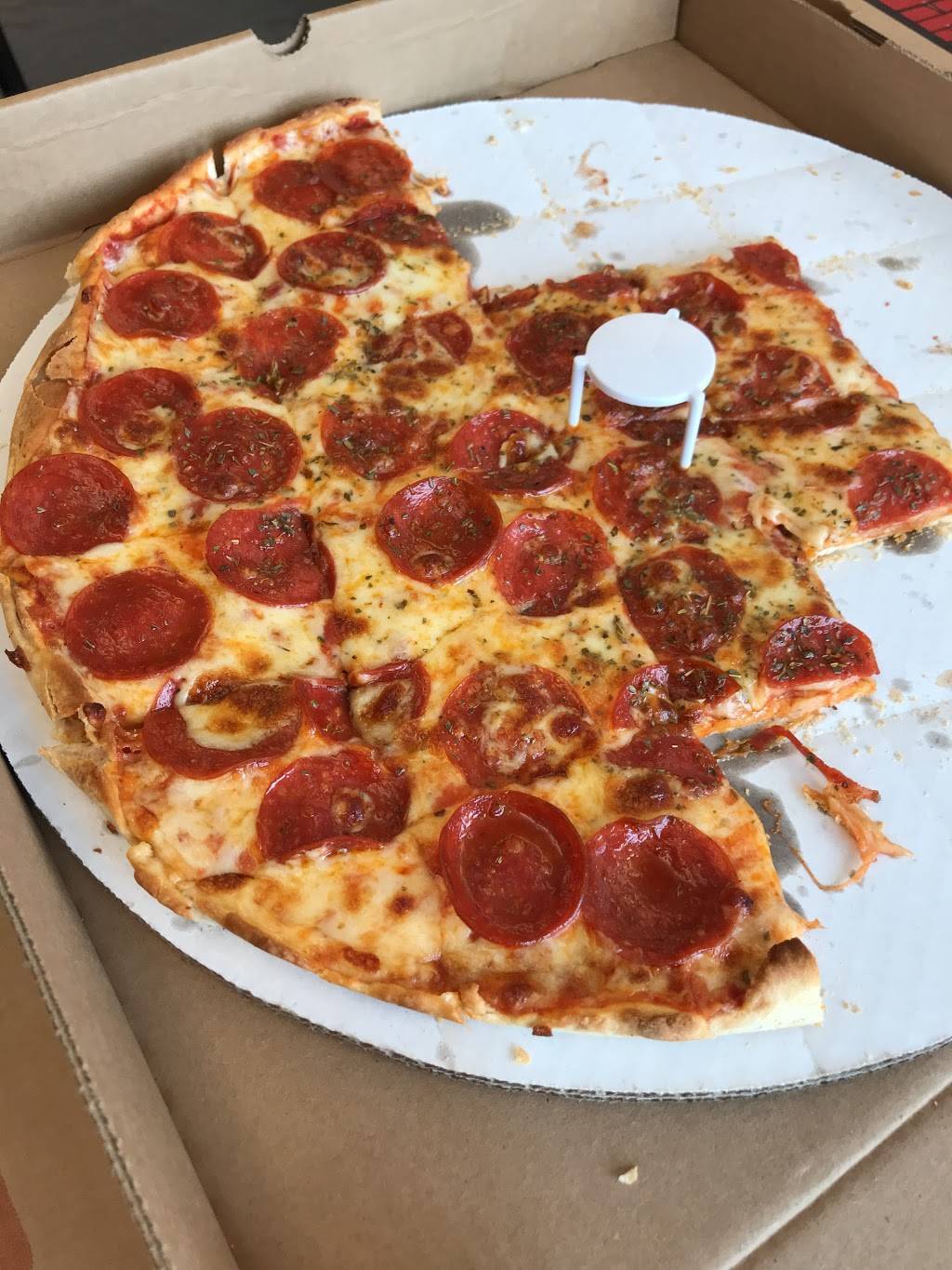 Gonzos Rock & Roll Pizzeria | restaurant | 9 N Main St, Sandwich, IL 60548, USA | 8157863322 OR +1 815-786-3322