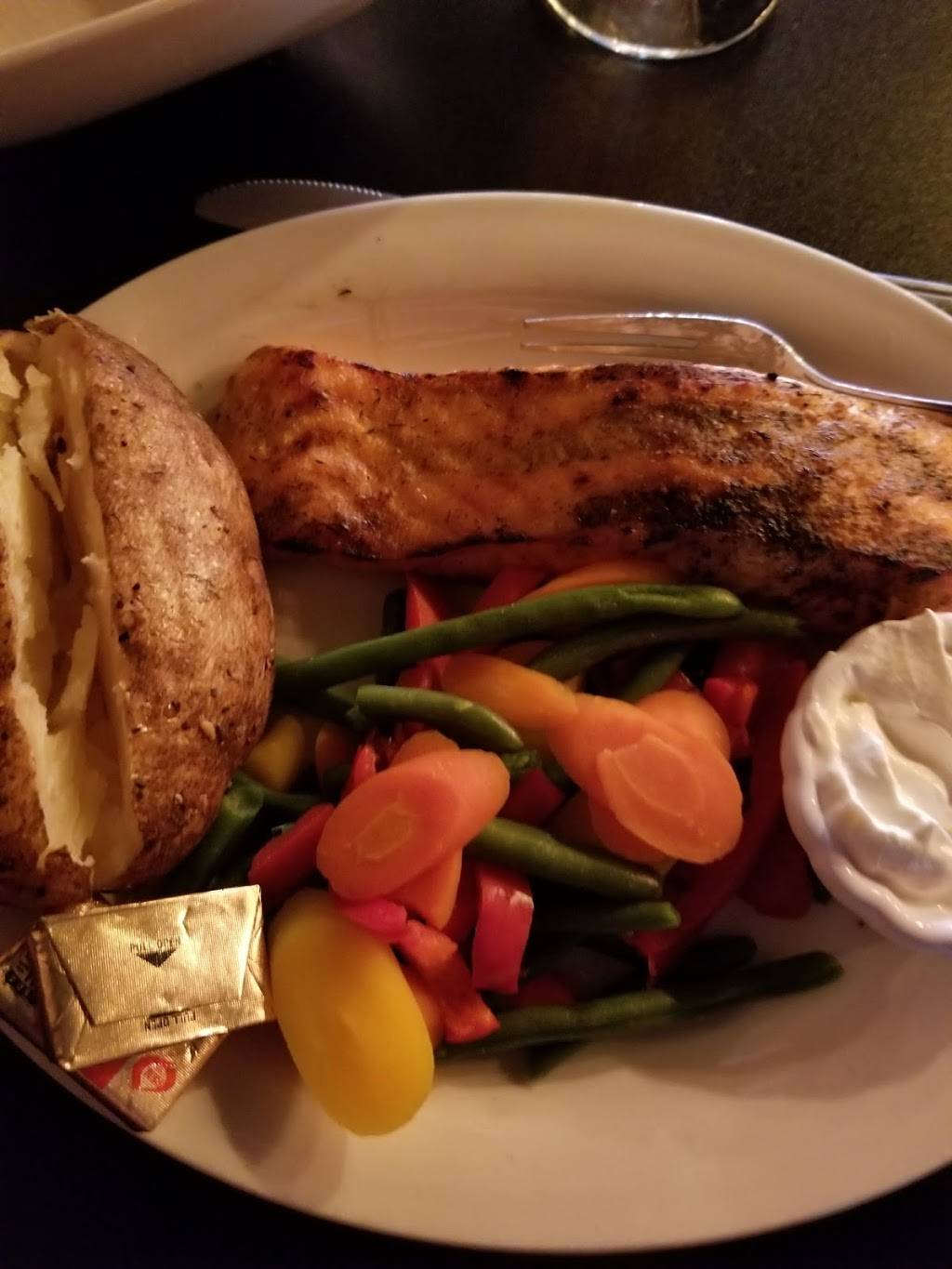 ALure Aquarium Bar/Restaurant | restaurant | 213 W Madison St, Ottawa, IL 61350, USA | 8153245184 OR +1 815-324-5184