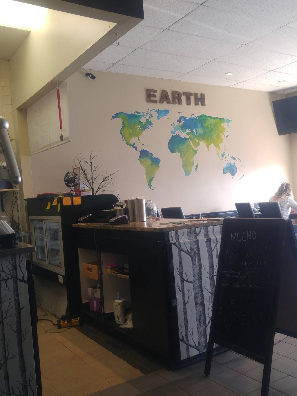 Earth Eatery | restaurant | 5300 Walker Rd, Windsor, ON N9A 6J3, Canada | 5199779111 OR +1 519-977-9111