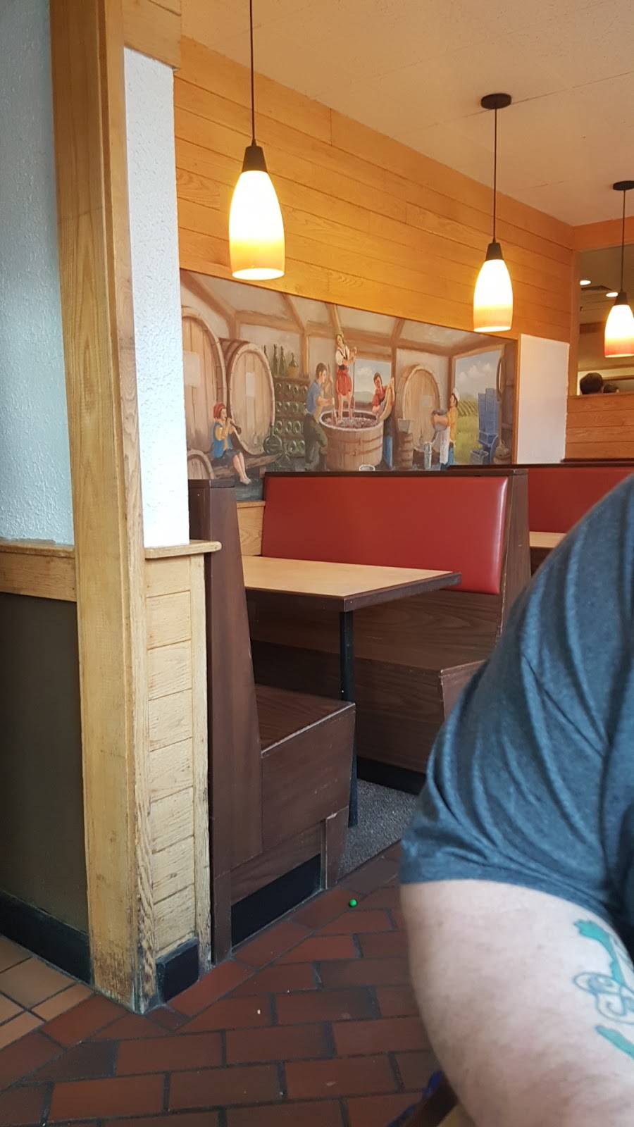 Papa Ginos | restaurant | 36 American Legion Dr, North Adams, MA 01247, USA | 4136647811 OR +1 413-664-7811