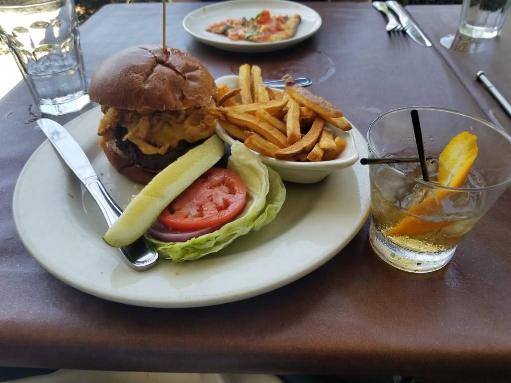 Town Kitchen & Bar | restaurant | 7301 SW 57th Ct, South Miami, FL 33143, USA | 3057408118 OR +1 305-740-8118