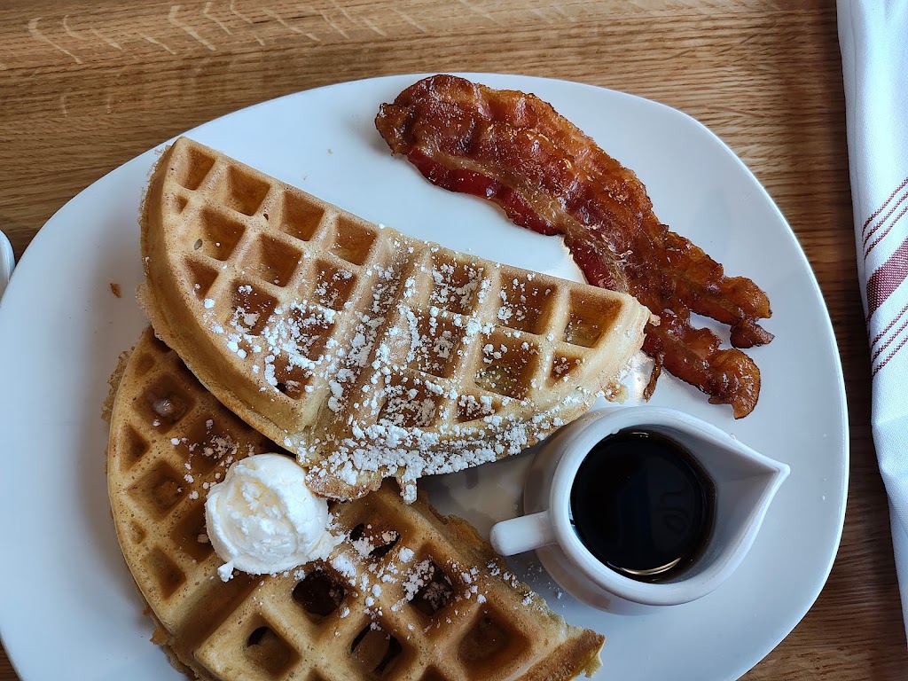 Silver Diner | restaurant | 44050 Pointe Plz, Chantilly, VA 20152, USA | 7034689322 OR +1 703-468-9322