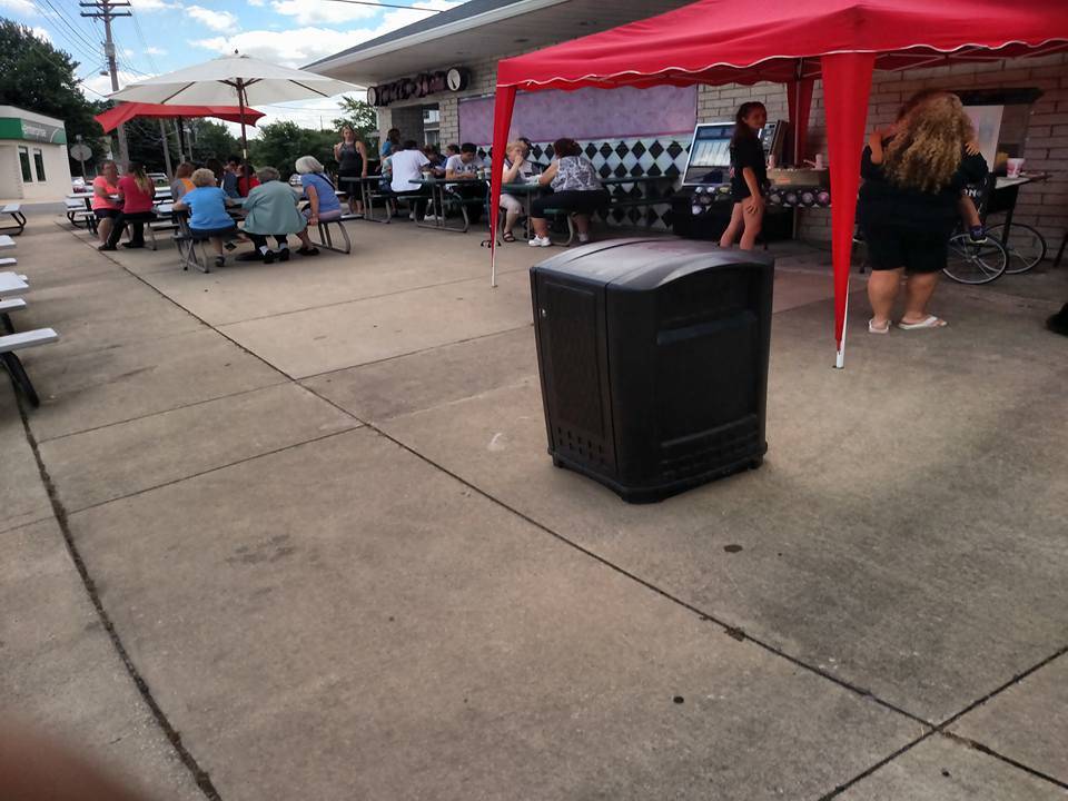 Twist-n-Shake | restaurant | 230 Cleveland St, Elyria, OH 44035, USA | 4403652550 OR +1 440-365-2550