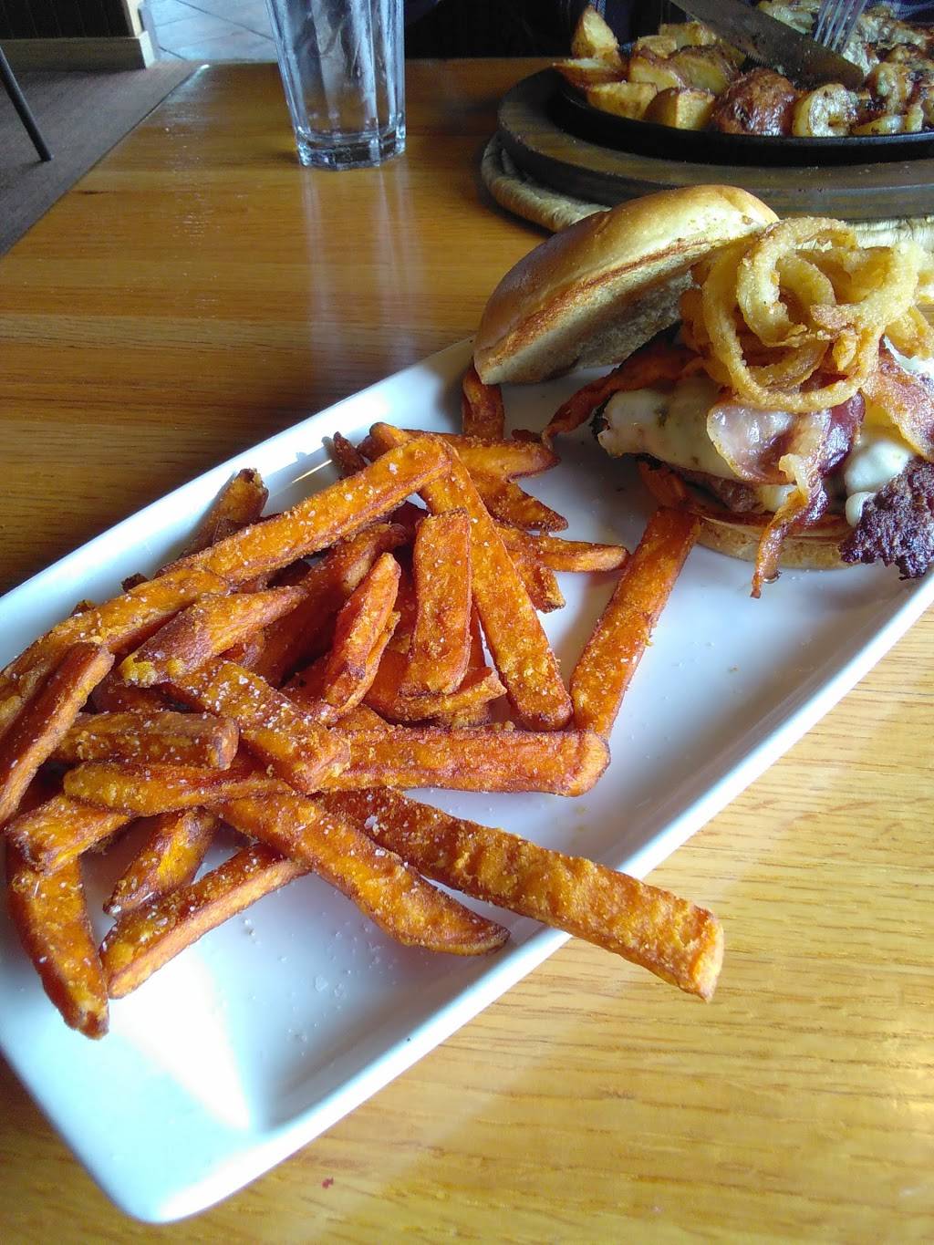 Applebees Grill + Bar | restaurant | 1400 Brookdale Mall, Brooklyn Center, MN 55430, USA | 7635661003 OR +1 763-566-1003