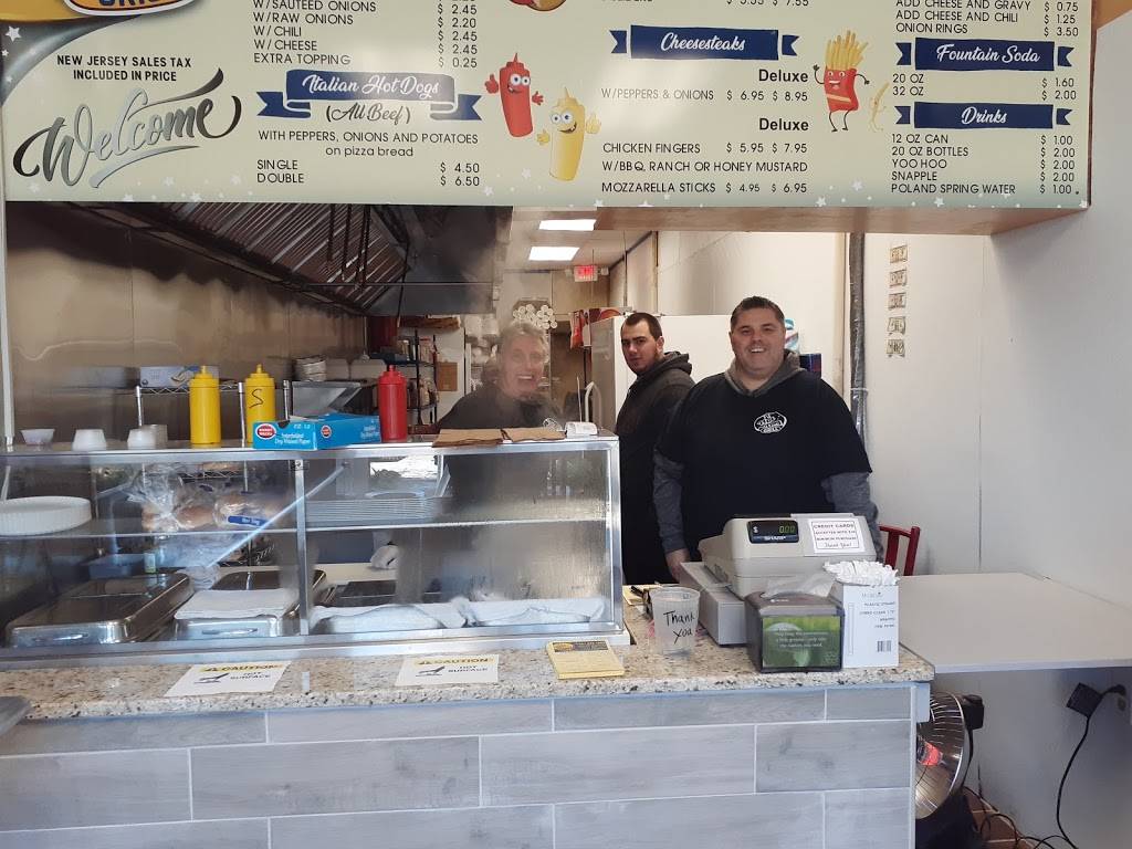 T & J Hot Dog Grill | restaurant | 538a Broadway, Bayonne, NJ 07002, USA | 2018581960 OR +1 201-858-1960