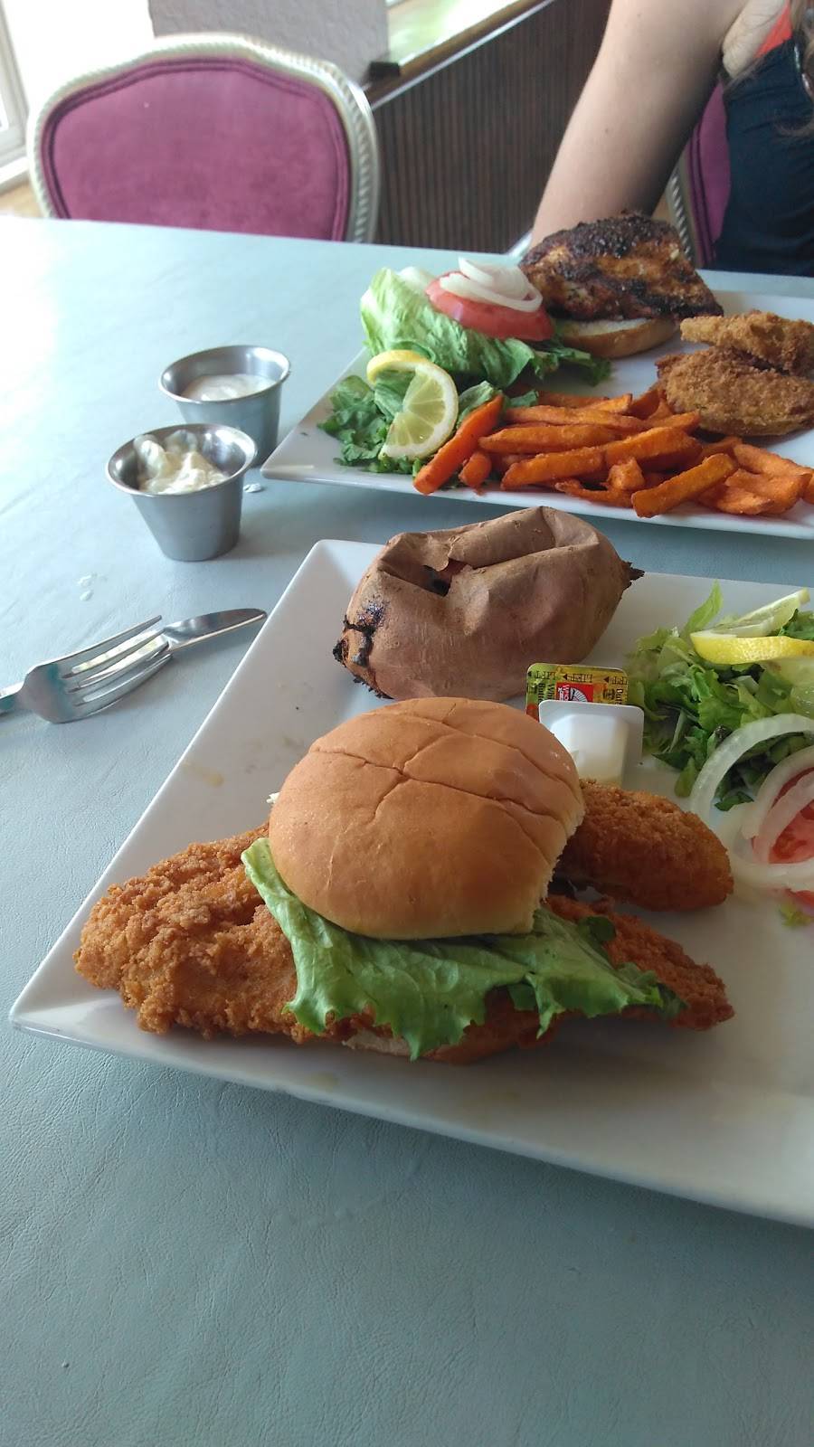 Riverside Inn | restaurant | 6301 Riverside Dr, Yankeetown, FL 34498, USA | 3524415002 OR +1 352-441-5002