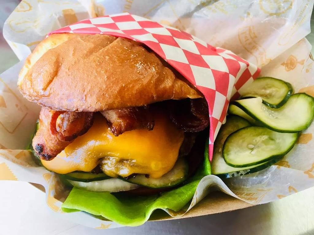 Retro Bs | restaurant | 127 Barnes Dr, Toledo, WA 98591, USA | 3602692141 OR +1 360-269-2141