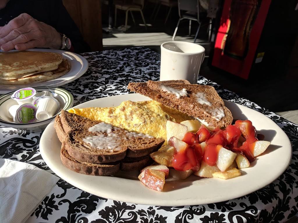 Matts Breakfast Nook | restaurant | West Brookfield, MA 01585, USA | 5086371166 OR +1 508-637-1166