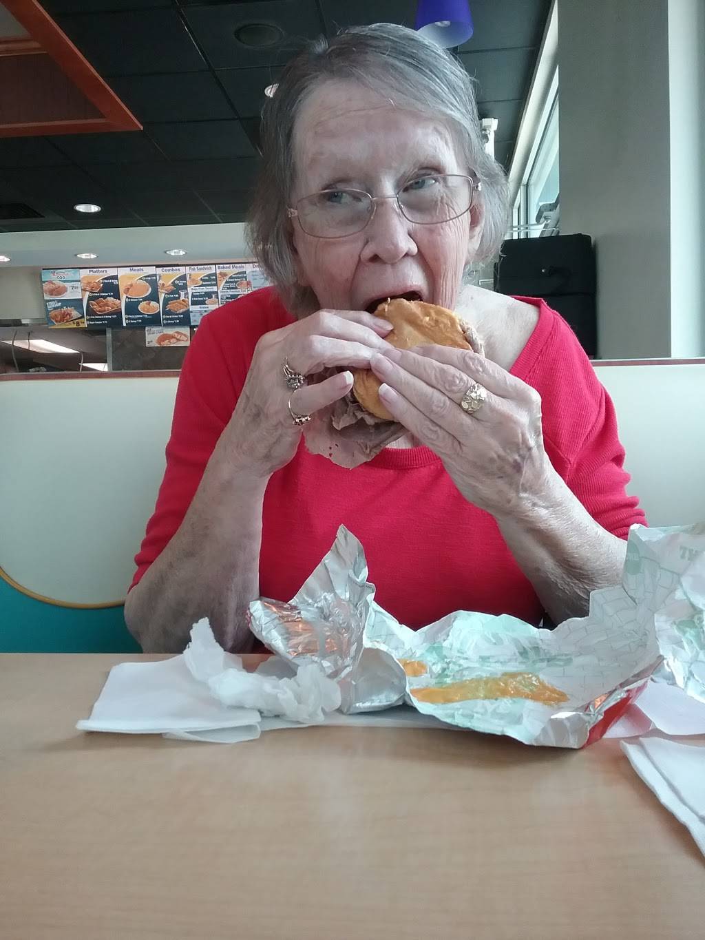 Long John Silvers | restaurant | 1316 Volunteer Pkwy, Bristol, TN 37620, USA | 4237649033 OR +1 423-764-9033