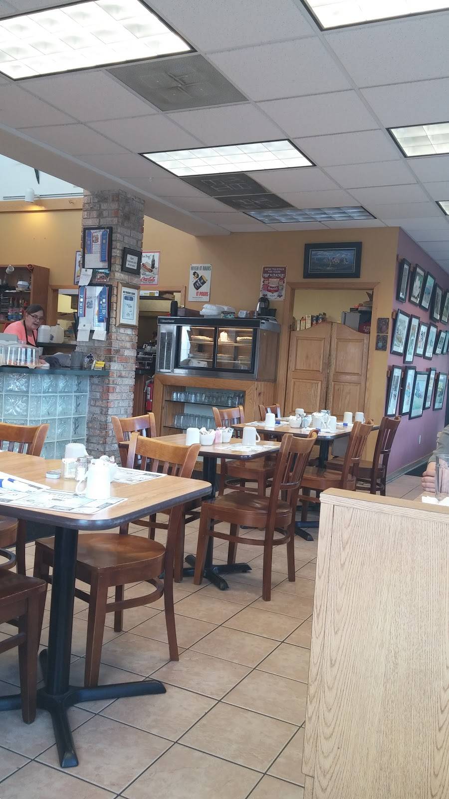 Phil-Bs Cafe | restaurant | 908 Roosevelt Rd, Valparaiso, IN 46385, USA | 2195483100 OR +1 219-548-3100