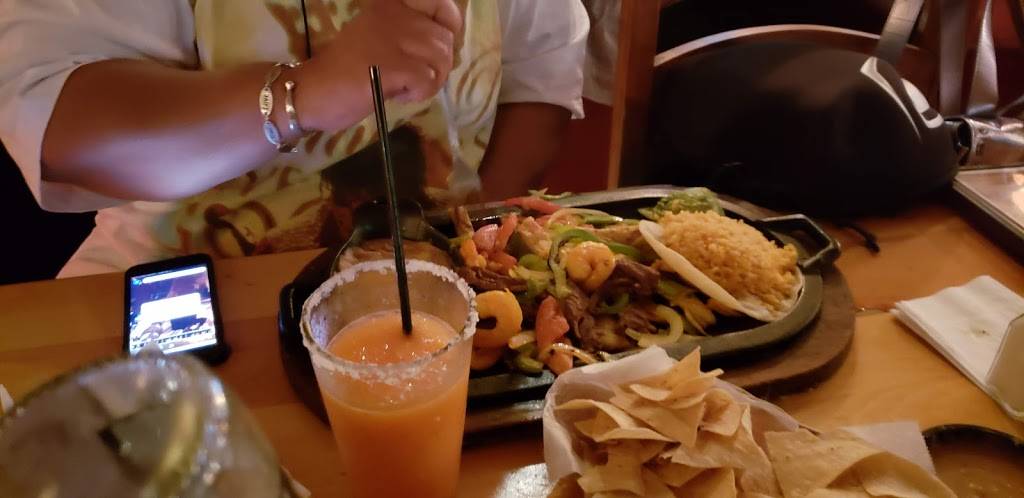 Los Tres Hermanos Restaurant | restaurant | 1049 San Fernando Rd, San Fernando, CA 91340, USA | 8188374600 OR +1 818-837-4600