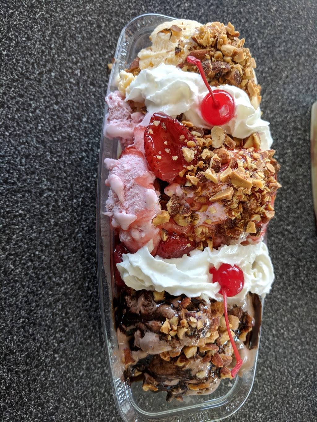 Braums Ice Cream & Burger Restaurant | restaurant | 1706 W Randol Mill Rd, Arlington, TX 76012, USA | 8172750431 OR +1 817-275-0431