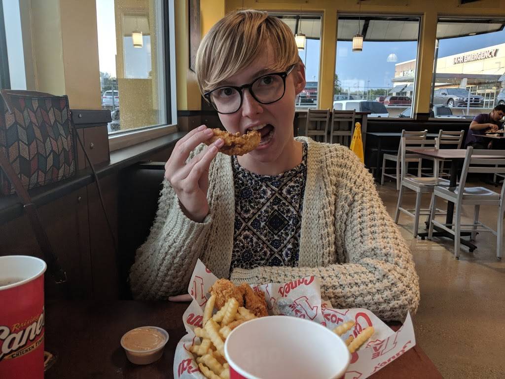 Raising Canes Chicken Fingers | meal takeaway | 7345 Gaston Ave, Dallas, TX 75214, USA | 2143213220 OR +1 214-321-3220