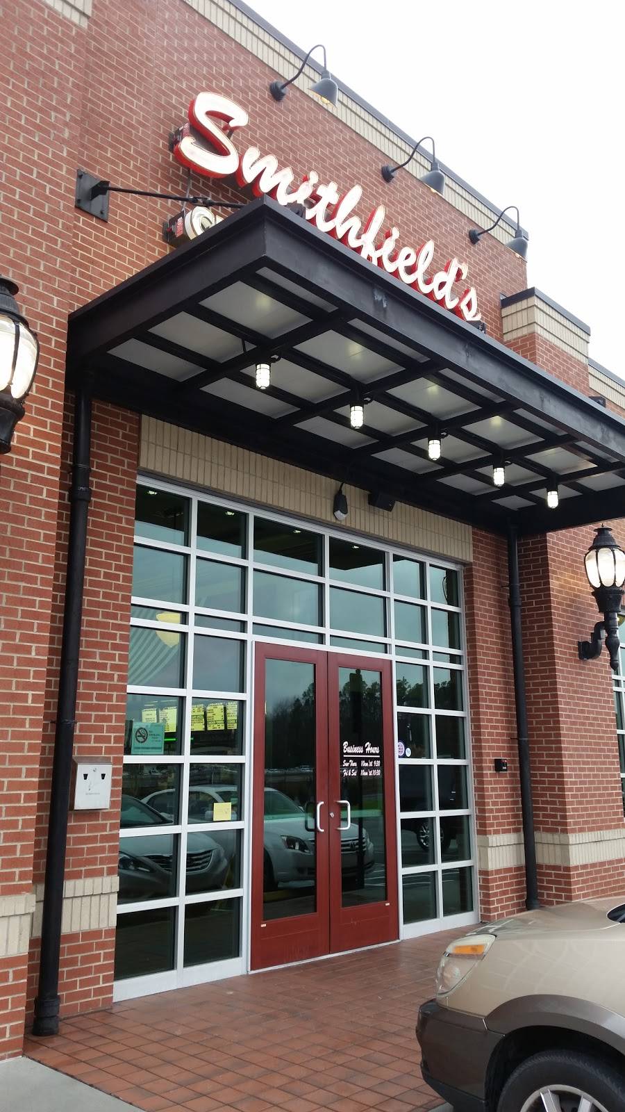 Smithfields Chicken N Bar-B-Q | restaurant | 4670 East Coast Ln, Shallotte, NC 28470, USA | 9107545522 OR +1 910-754-5522