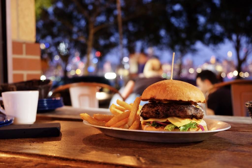 House of Que | restaurant | 340 Sinatra Dr, Hoboken, NJ 07030, USA | 2017068755 OR +1 201-706-8755