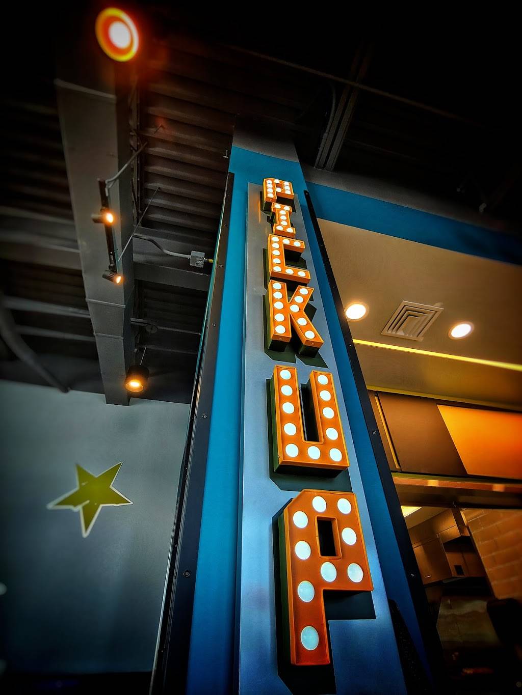 Qdoba | restaurant | 250 Emily Dr, Clarksburg, WV 26301, USA | 3046270032 OR +1 304-627-0032