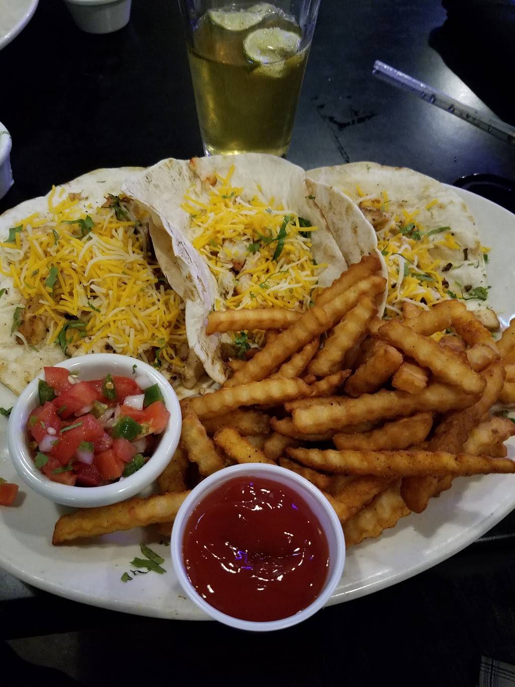 Fat Daddys Sports & Spirits | restaurant | 781 W Debbie Ln, Mansfield, TX 76063, USA | 8174530188 OR +1 817-453-0188