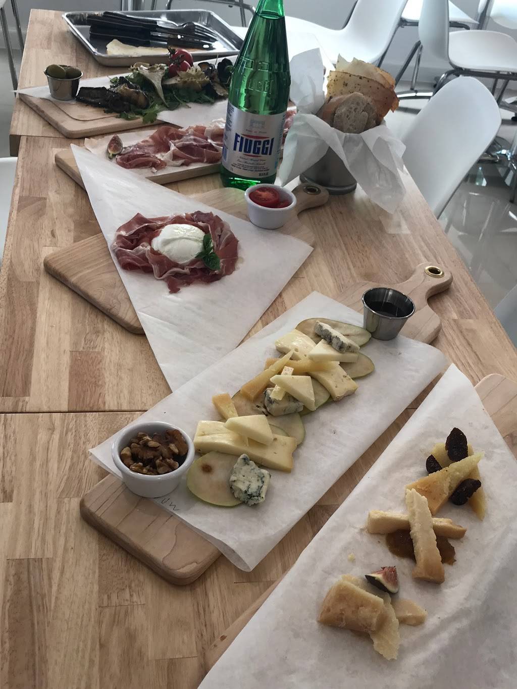 Prima Classe Italian Market & Cafe | restaurant | 842 1st St, Miami Beach, FL 33139, USA | 3057638431 OR +1 305-763-8431