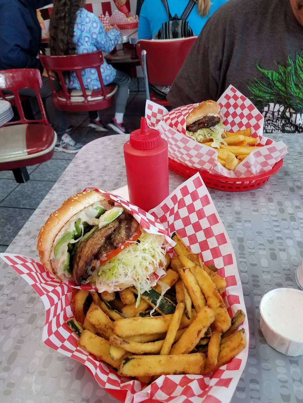 P & G Burgers | restaurant | 190 W Valley Blvd, Colton, CA 92324, USA | 9098249630 OR +1 909-824-9630