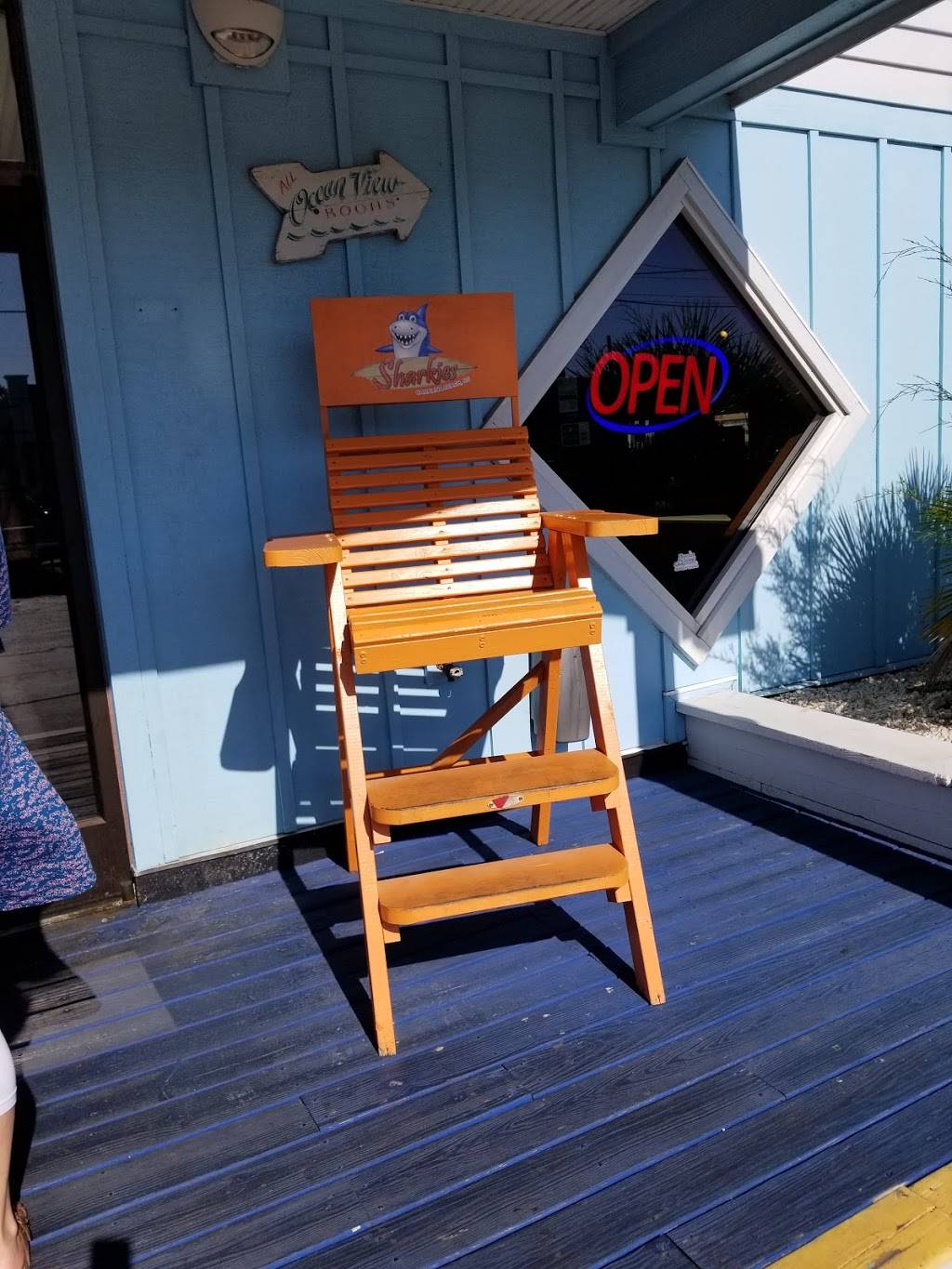 Sharkies Burgers & Brews | restaurant | 300 N Lake Park Blvd, Carolina Beach, NC 28428, USA | 9107071169 OR +1 910-707-1169