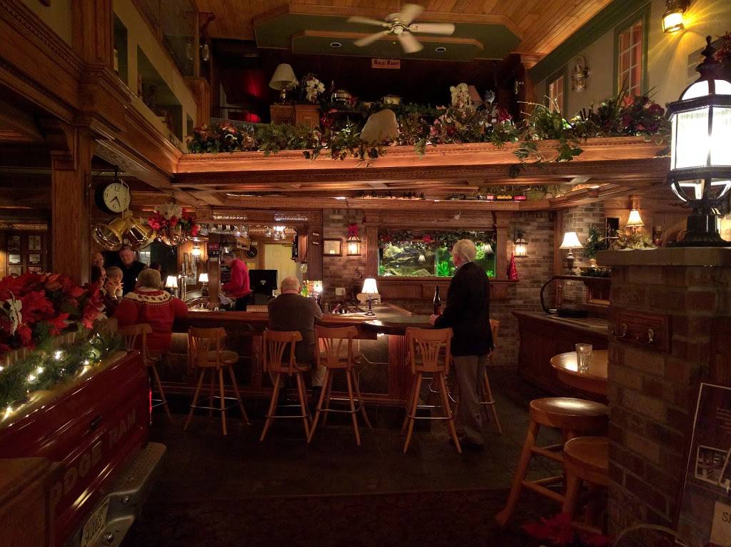 Skoogs Parkside Supper Club | restaurant | 932 N Broadway St #1514, Menomonie, WI 54751, USA | 7152356124 OR +1 715-235-6124