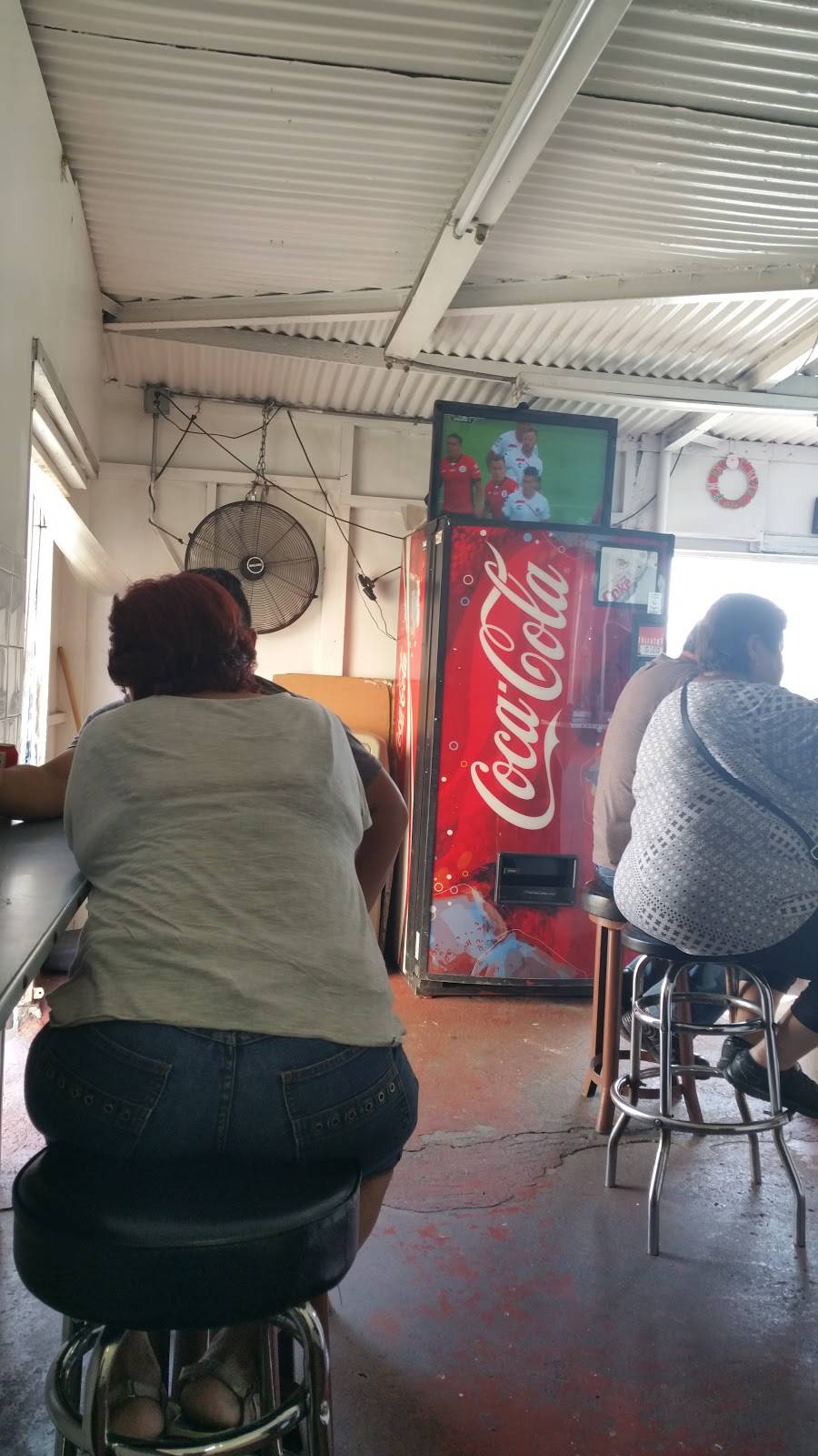 Manzanillo Colima Seafood Restaurant | restaurant | 701 E Washington Blvd, Los Angeles, CA 90021, USA | 2137478194 OR +1 213-747-8194