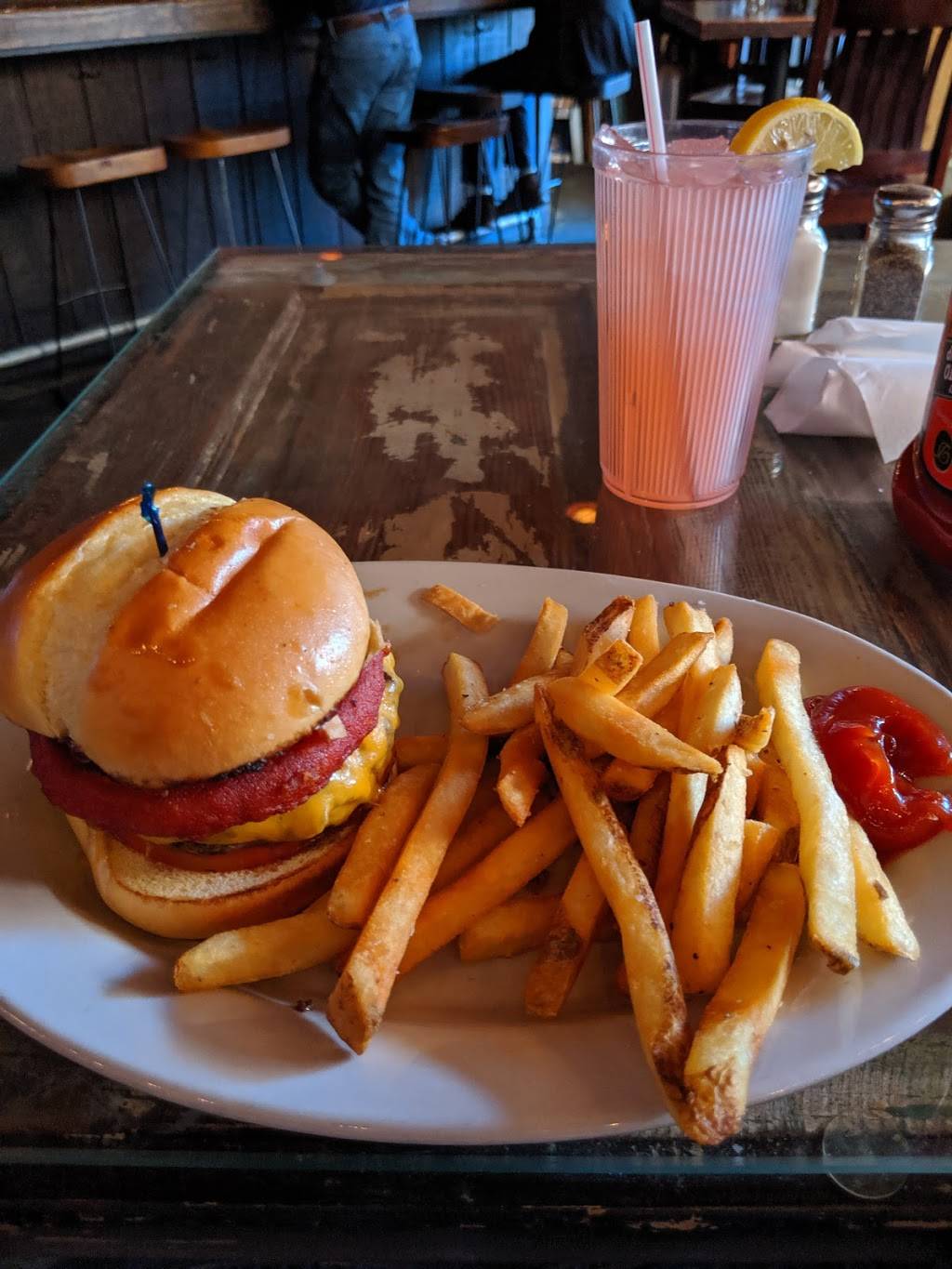 Billys | restaurant | 102 Market St SE, Roanoke, VA 24011, USA | 5402063353 OR +1 540-206-3353