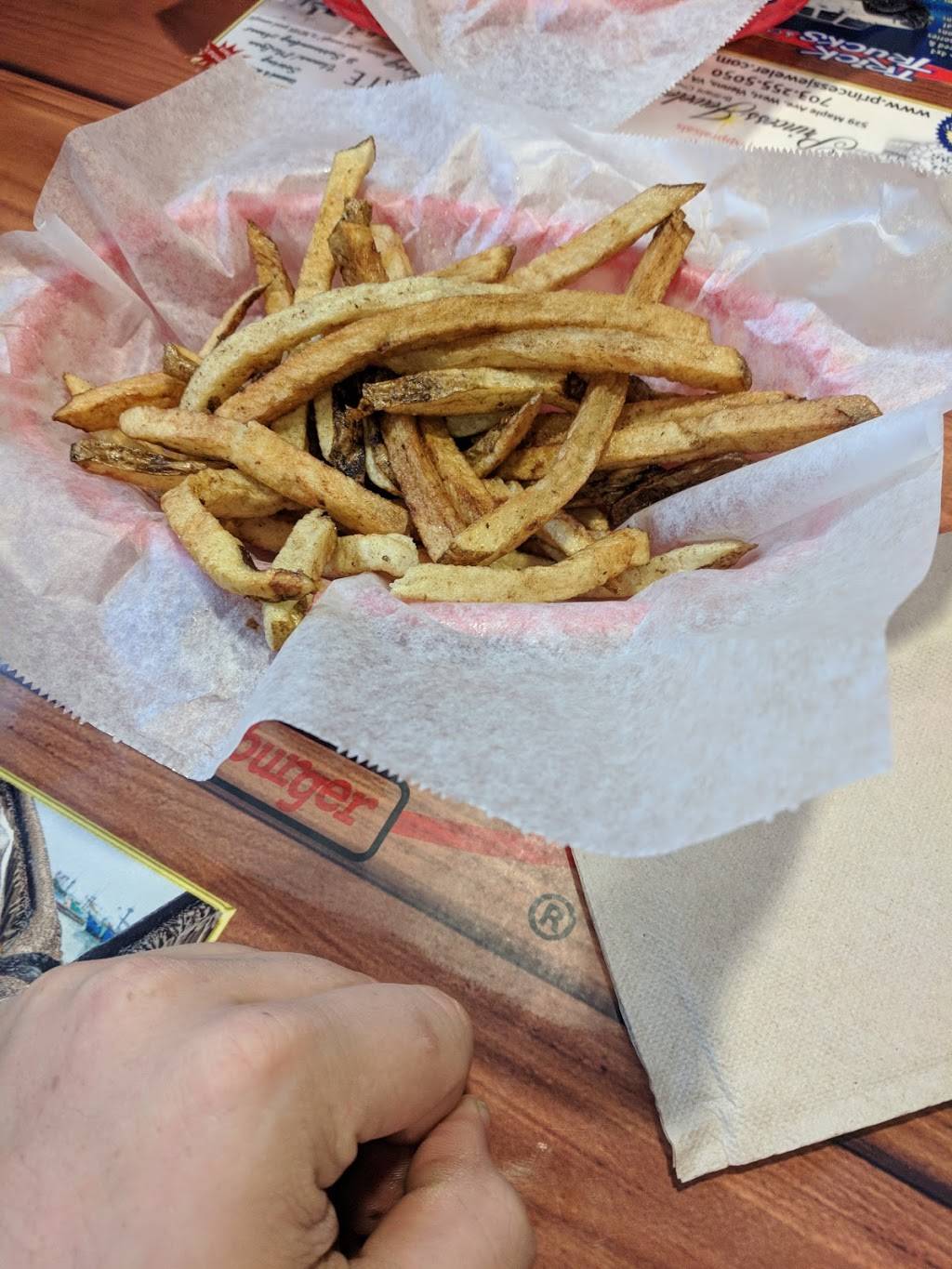 Fosters Grille | restaurant | 138 – A Maple Ave W, Vienna, VA 22180, USA | 7032812224 OR +1 703-281-2224