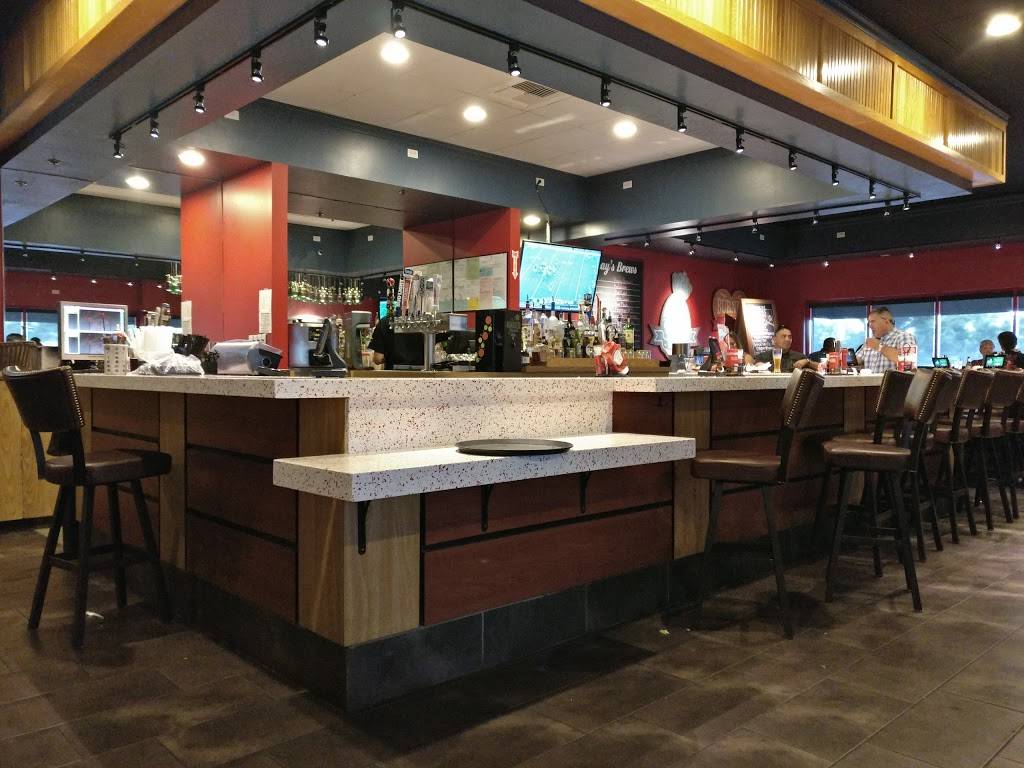 Red Robin Gourmet Burgers and Brews | restaurant | 2015 S Mooney Blvd #505, Visalia, CA 93277, USA | 5597404060 OR +1 559-740-4060