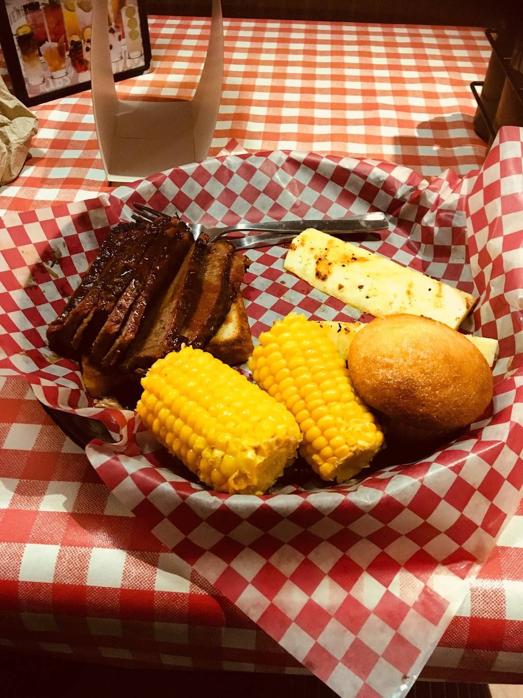 Famous Daves Bar-B-Que | restaurant | 43350 Crescent Blvd, Novi, MI 48375, USA | 2487351111 OR +1 248-735-1111