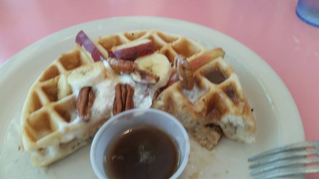 Leenies Cafe Longmont | cafe | 800 S Hover St, Longmont, CO 80501, USA | 3037764195 OR +1 303-776-4195