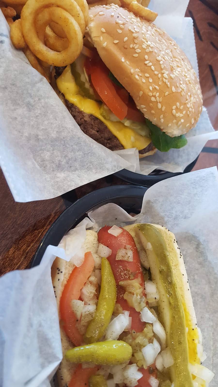 Slims | restaurant | 2020 W Montrose Ave, Chicago, IL 60618, USA | 7738787546 OR +1 773-878-7546