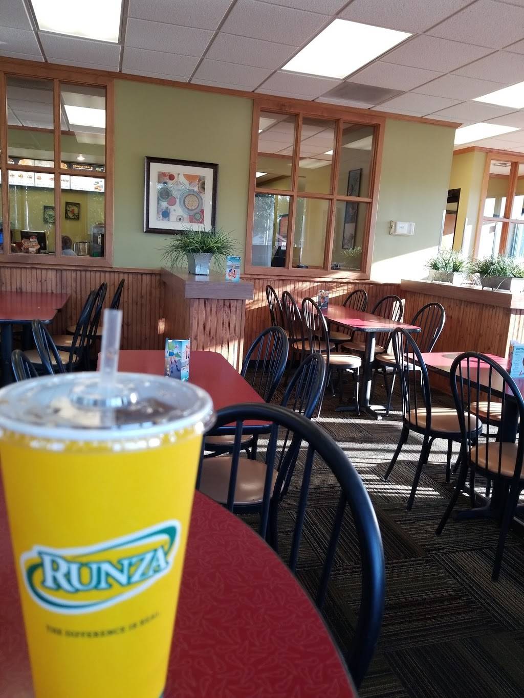 Runza Restaurant | restaurant | 2101 W 2nd St, Hastings, NE 68901, USA | 4024639491 OR +1 402-463-9491