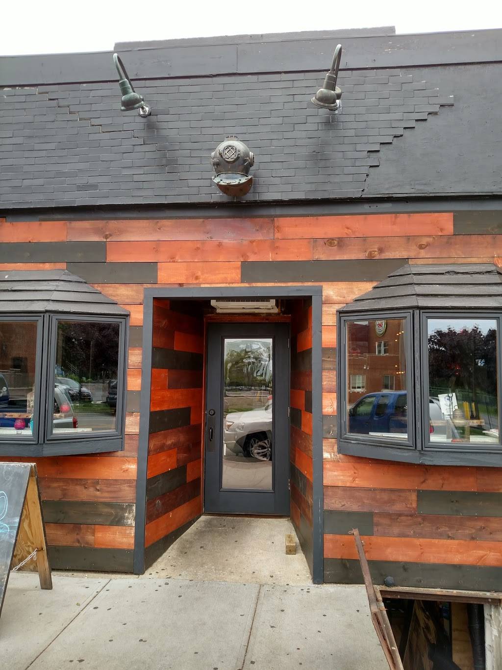 South Shore Dive | restaurant | 65 Main St, West Sayville, NY 11796, USA | 6312186500 OR +1 631-218-6500