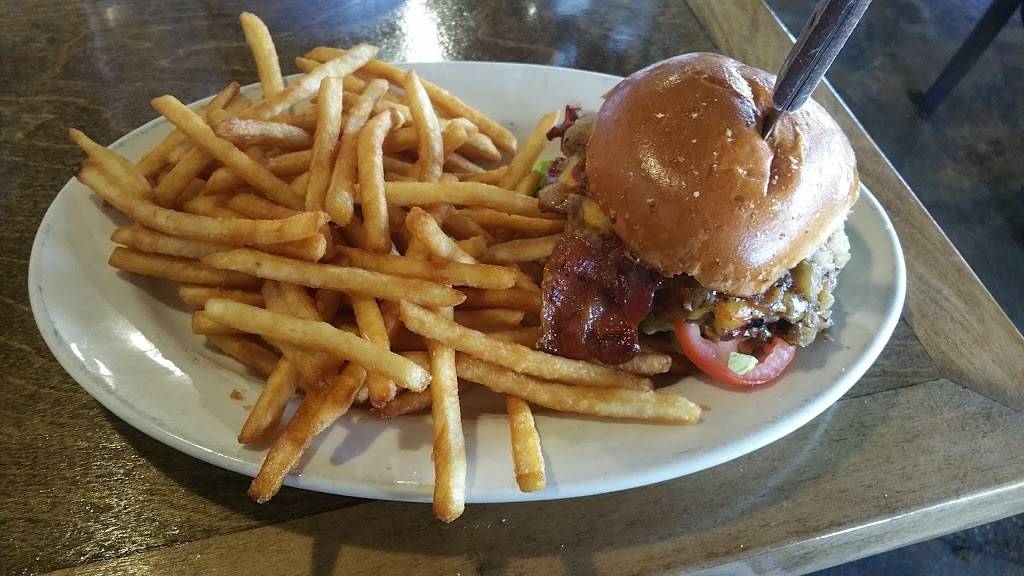 Jakes Bistro & Brew | restaurant | 12170 4th St, Yucaipa, CA 92399, USA | 9097908750 OR +1 909-790-8750