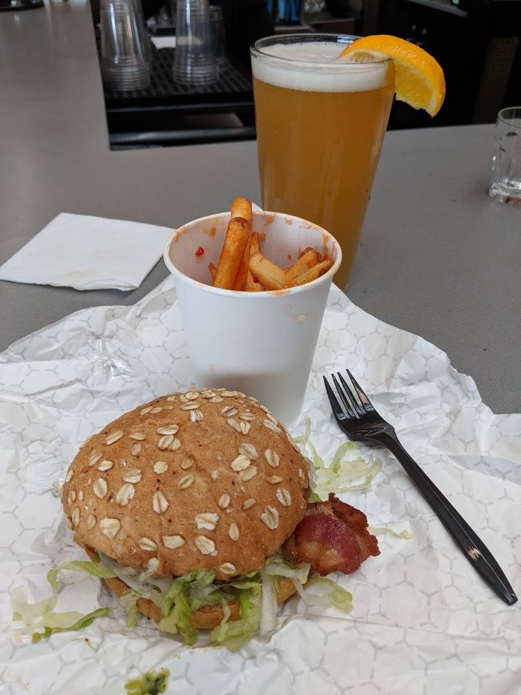 Built Custom Burgers | restaurant | Level 3, Terminal 1, Mississauga, ON L4W 2P7, Canada | 4167762477 OR +1 416-776-2477