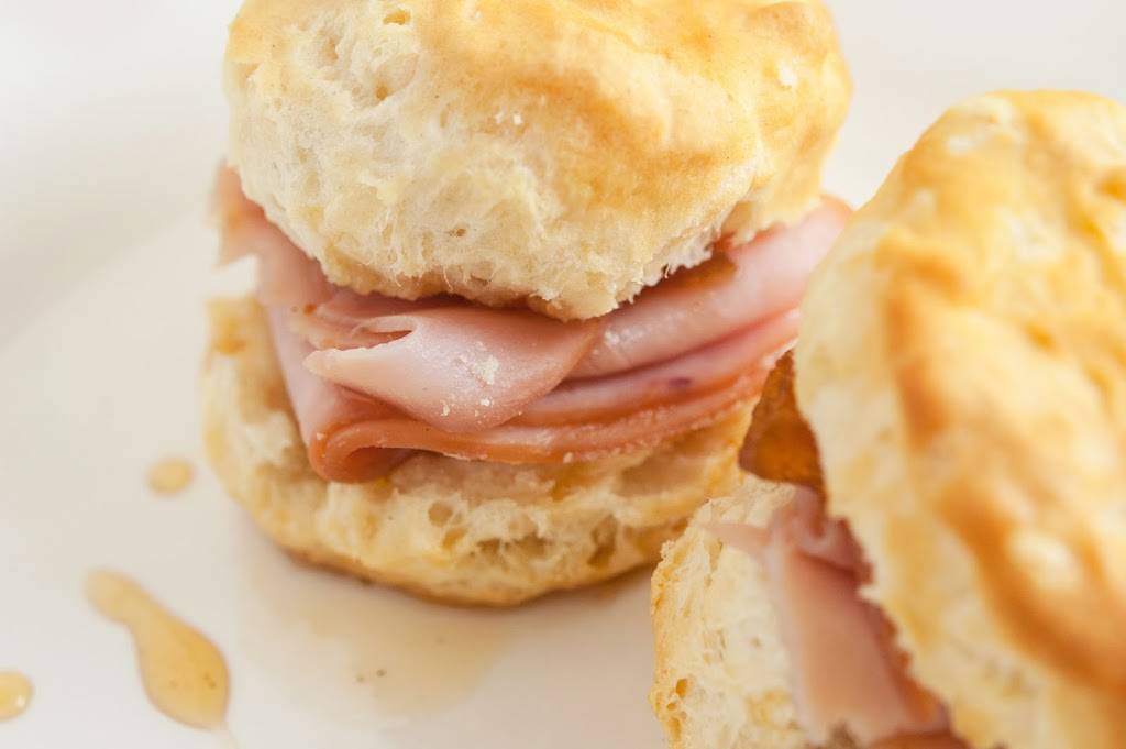 Red Hub Food Co. | restaurant | 202 10th St NW, Charlottesville, VA 22903, USA | 4349752271 OR +1 434-975-2271