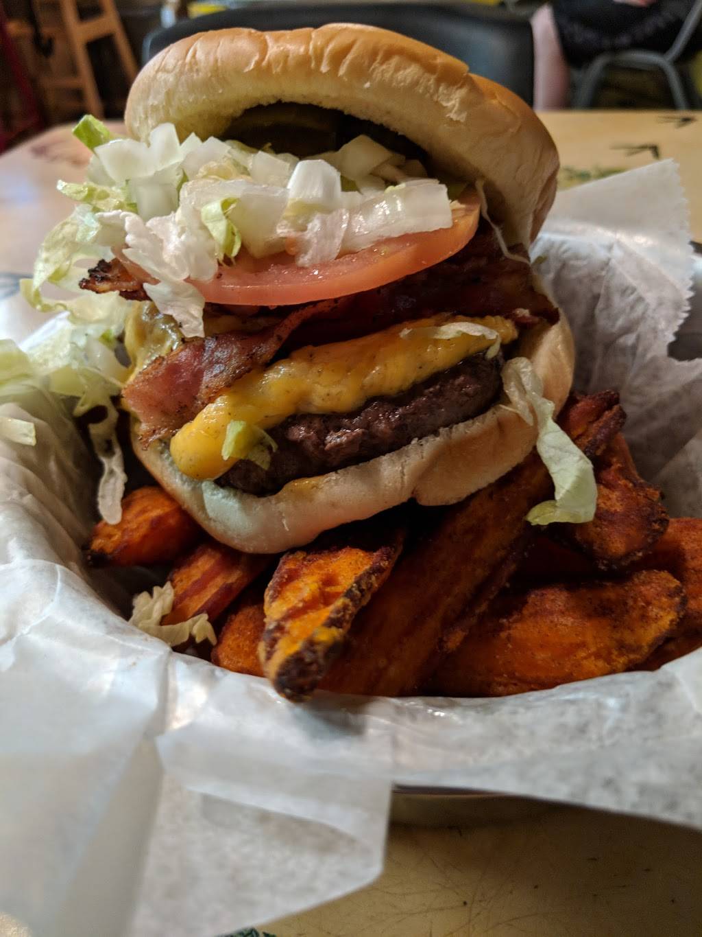 The Dog House | restaurant | 605 N Main St, Campobello, SC 29322, USA | 8644684458 OR +1 864-468-4458