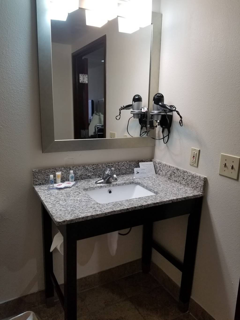 Comfort Inn Mount Airy | restaurant | 1293 Newsome St, Mt Airy, NC 27030, USA | 3367830008 OR +1 336-783-0008