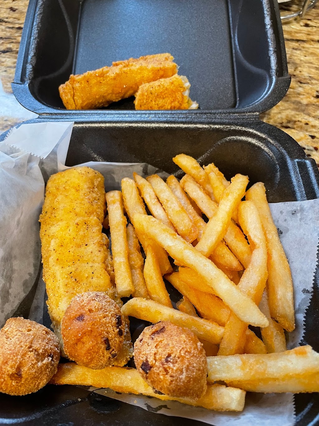 Captain Jays Fish & Chicken | restaurant | 14550 Fort St, Southgate, MI 48195, USA | 7342843474 OR +1 734-284-3474