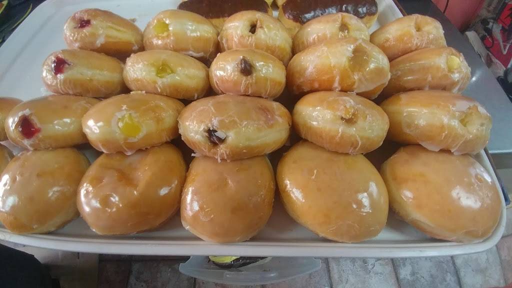 Donut World | restaurant | 2567 Gessner Rd, Houston, TX 77080, USA | 7134609459 OR +1 713-460-9459