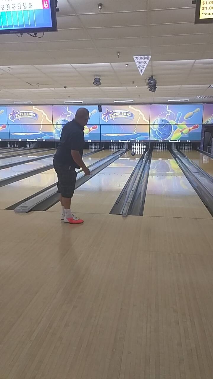 Illinois Valley Super Bowl | restaurant | 4242 Mahoney Dr, Peru, IL 61354, USA | 8152235085 OR +1 815-223-5085