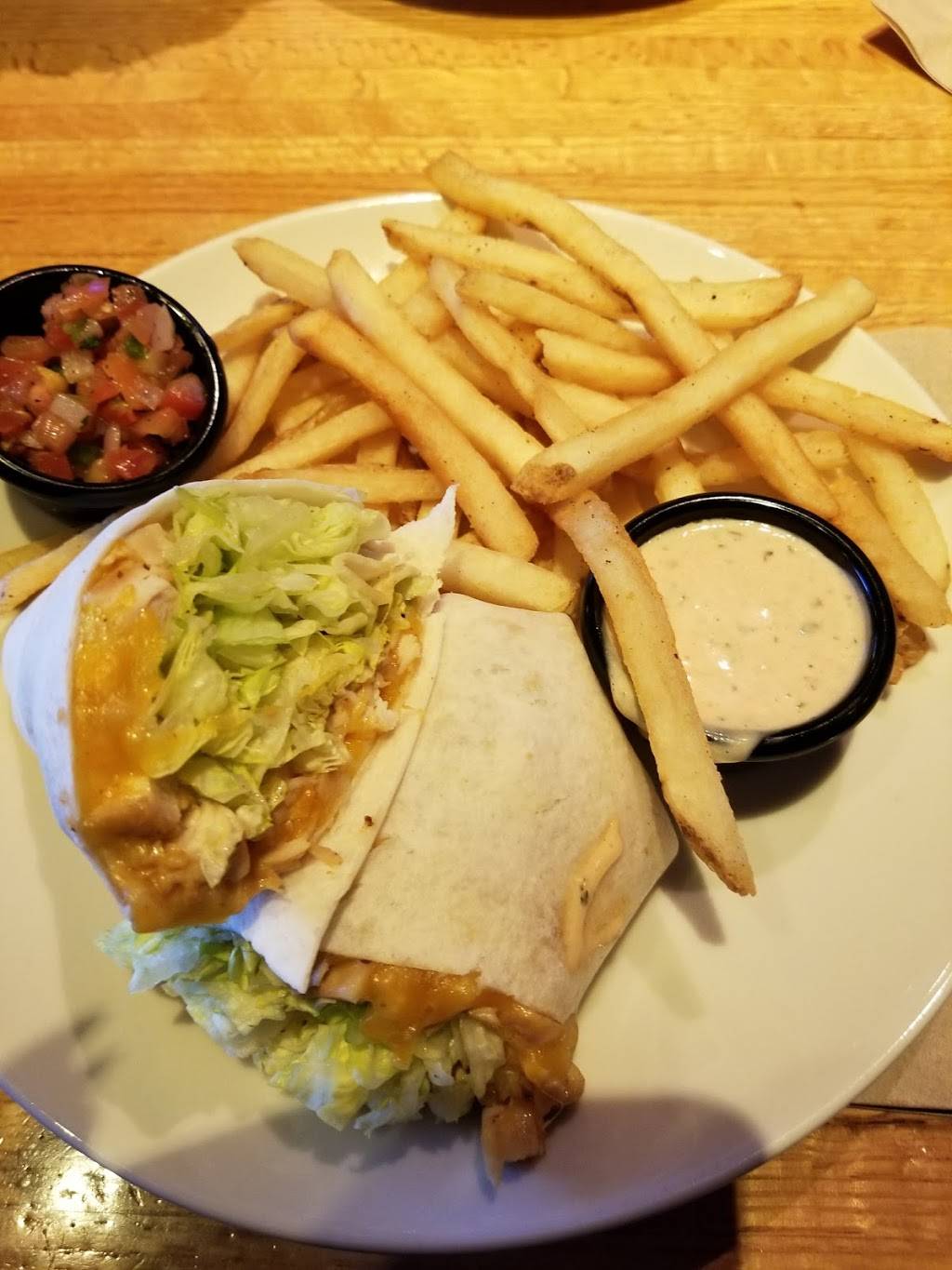 Applebees Grill + Bar | restaurant | 2720 Veterans Road West, Staten Island, NY 10309, USA | 7189431200 OR +1 718-943-1200