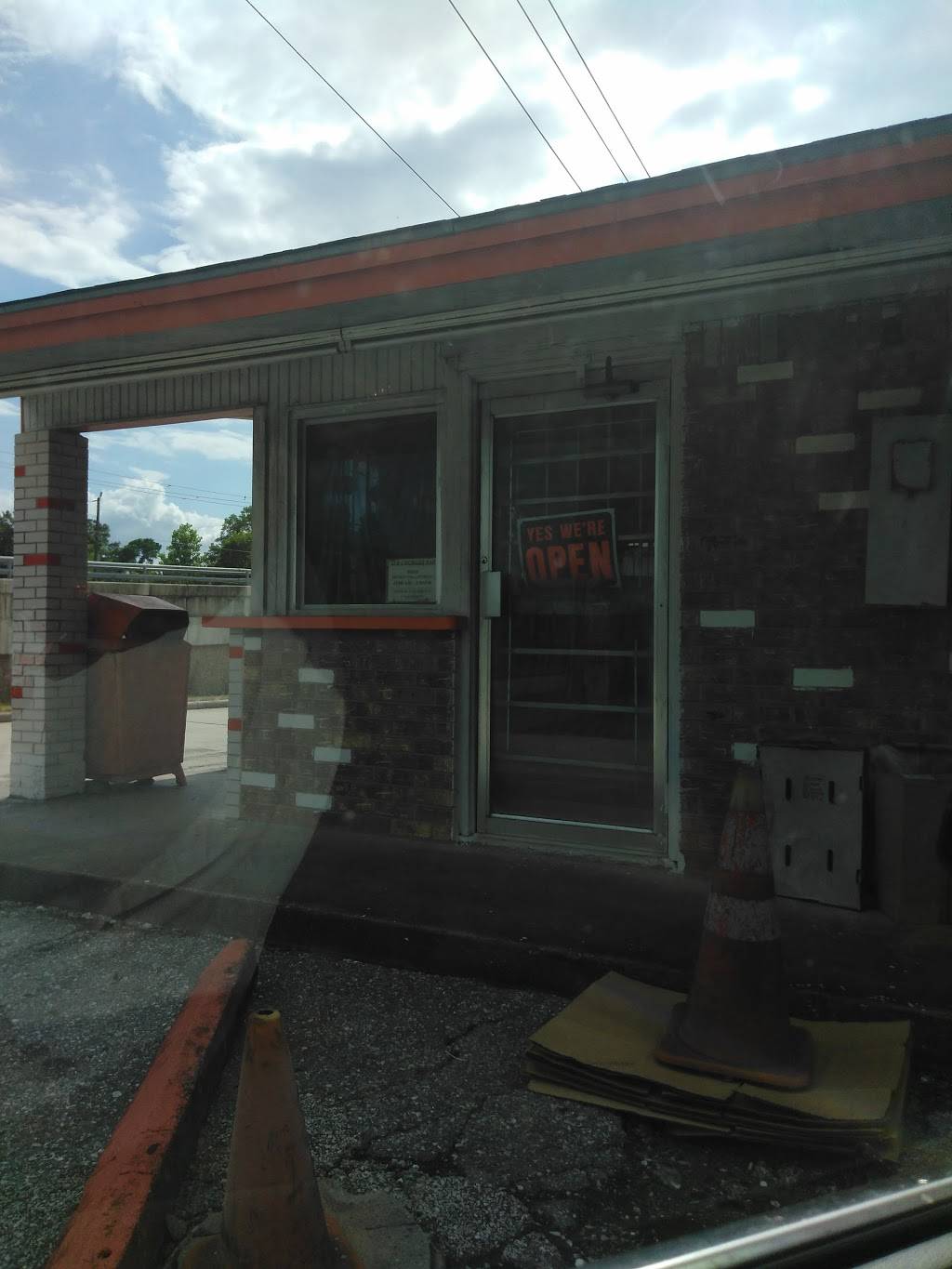 D & J Burger & Bar | restaurant | 7809 Ley Rd, Houston, TX 77028, USA | 7136353063 OR +1 713-635-3063