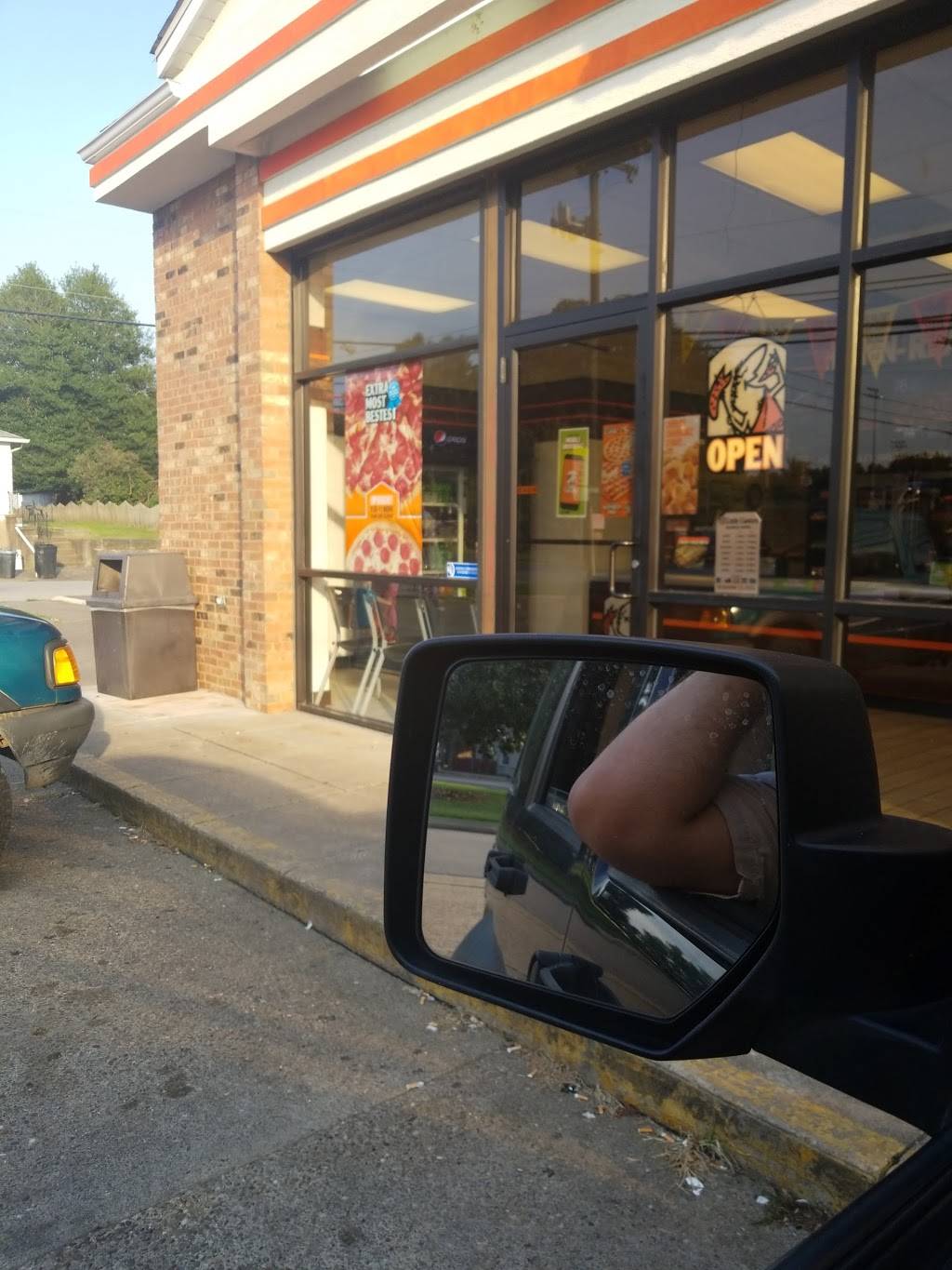 Little Caesars Pizza | meal takeaway | 232 Sycamore St, Ravenswood, WV 26164, USA | 3042735000 OR +1 304-273-5000