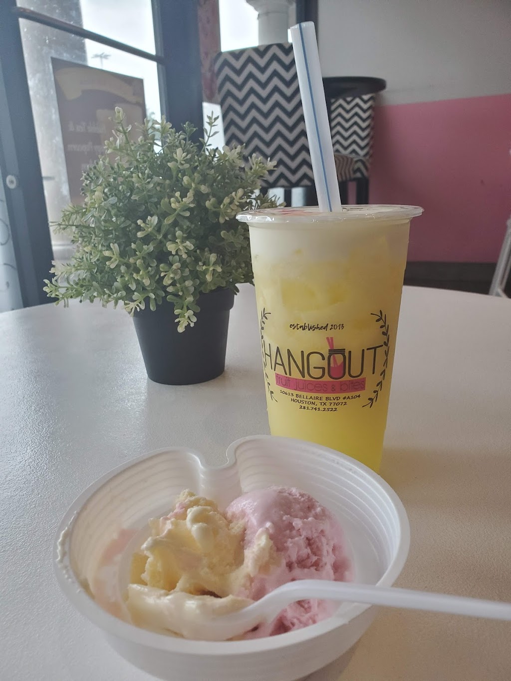 Hangout Fruit Juices & Bites | restaurant | 10613 Bellaire Blvd, Houston, TX 77072, USA | 2817412522 OR +1 281-741-2522