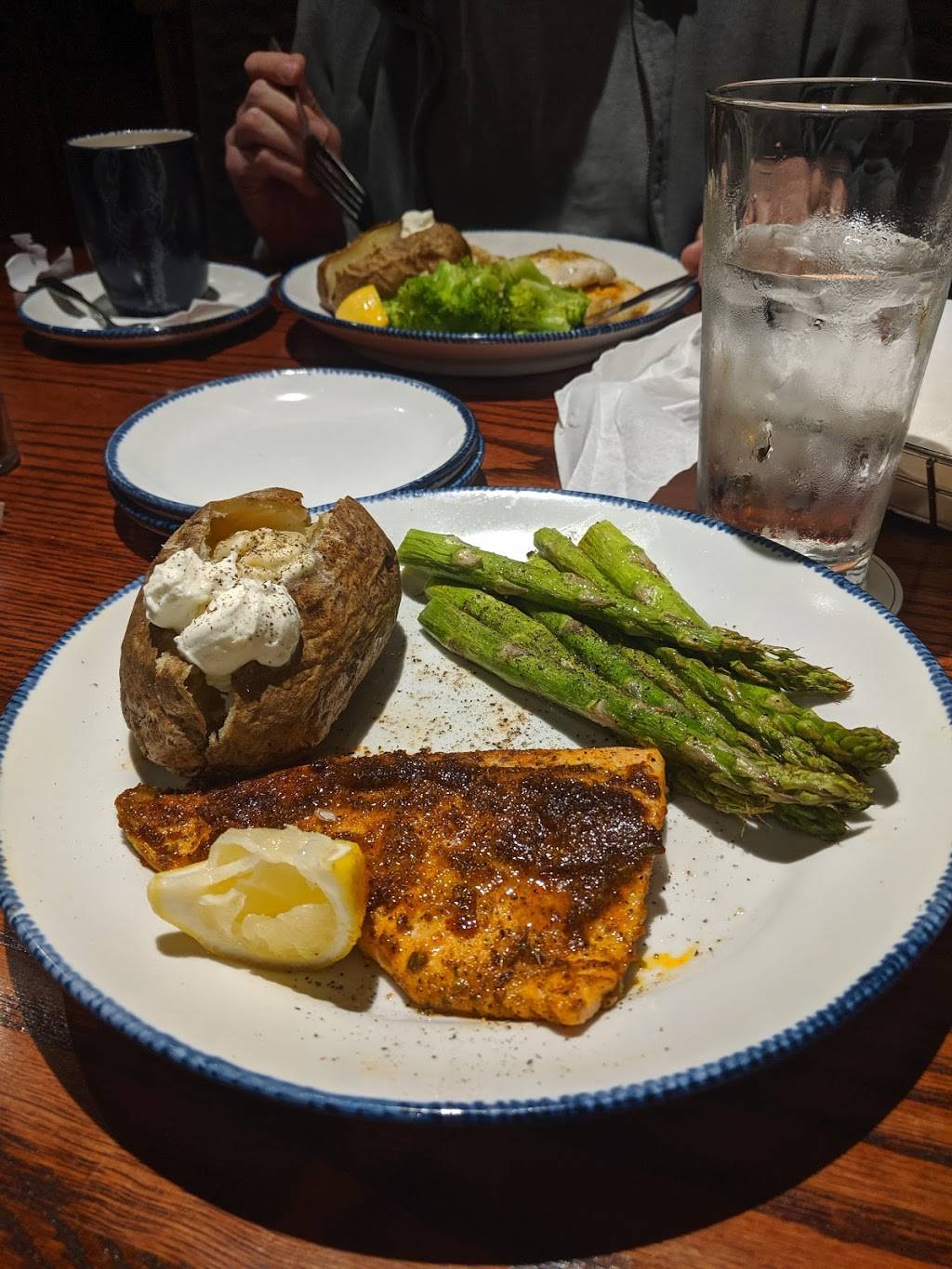 Red Lobster | restaurant | 2423 Fairview St, Burlington, ON L7R 2E4, Canada | 9056373454 OR +1 905-637-3454