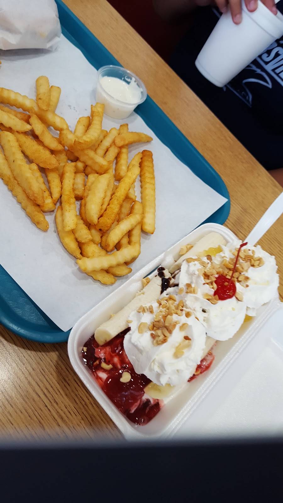 Rainbow Drive In | restaurant | 115 E Visalia Rd, Farmersville, CA 93223, USA | 5597470337 OR +1 559-747-0337