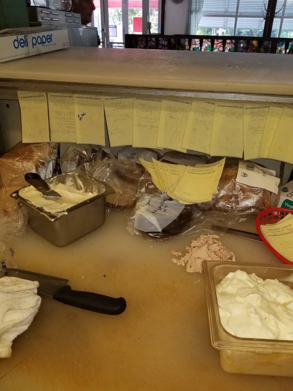 Michelettis Restaurant | restaurant | 1053 Newman Ave, Seekonk, MA 02771, USA | 5087616370 OR +1 508-761-6370