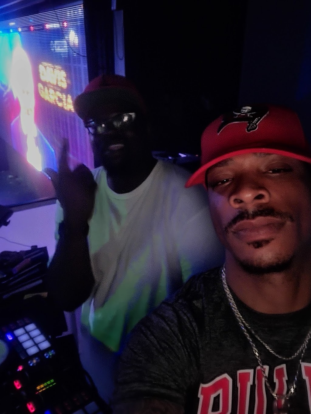 D’Lux Lounge | restaurant | 1901 S 4th Ave, Tucson, AZ 85713, USA | 5205262449 OR +1 520-526-2449